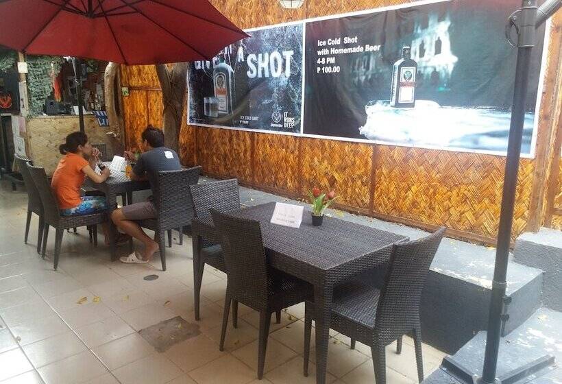 تختخواب و صبحانه Jaeger Biergarten Manila