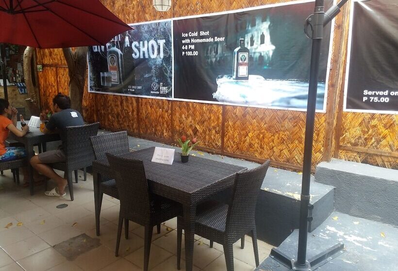 تختخواب و صبحانه Jaeger Biergarten Manila