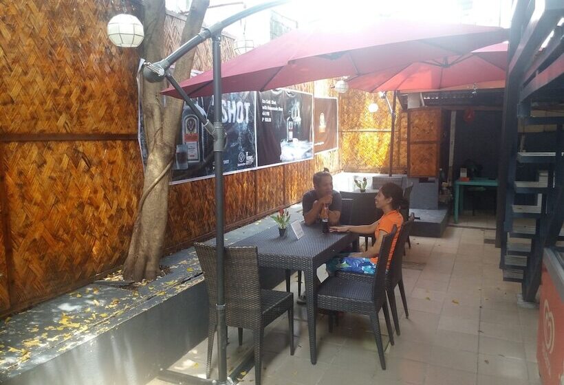 تختخواب و صبحانه Jaeger Biergarten Manila