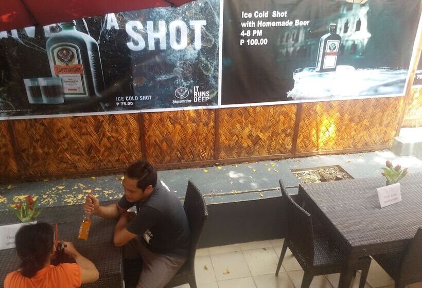 تختخواب و صبحانه Jaeger Biergarten Manila