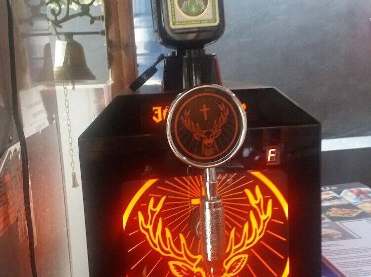 تختخواب و صبحانه Jaeger Biergarten Manila