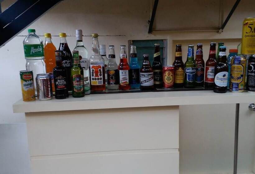 تختخواب و صبحانه Jaeger Biergarten Manila