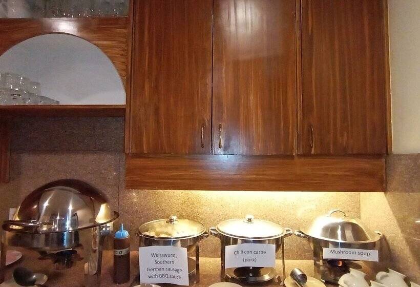 تختخواب و صبحانه Jaeger Biergarten Manila