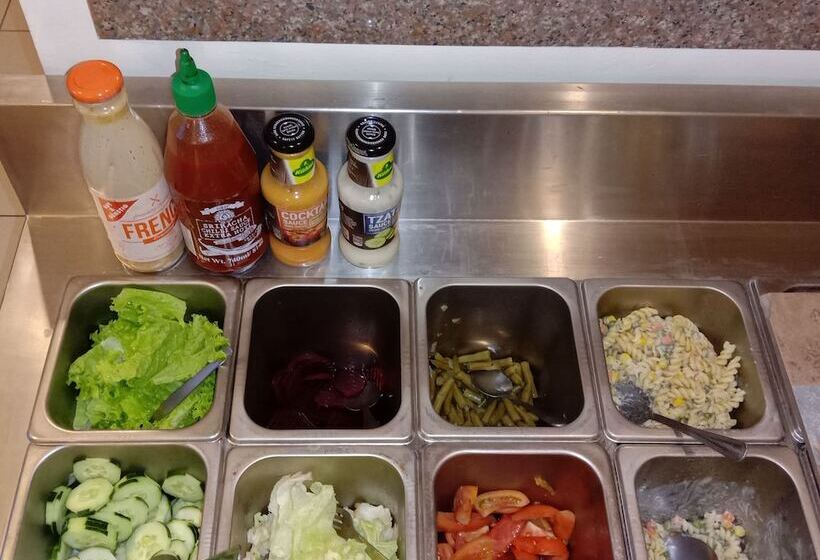 تختخواب و صبحانه Jaeger Biergarten Manila