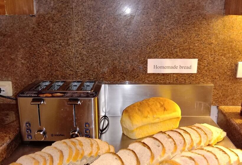 تختخواب و صبحانه Jaeger Biergarten Manila