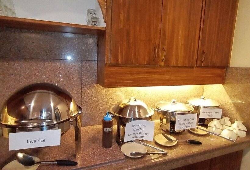 تختخواب و صبحانه Jaeger Biergarten Manila