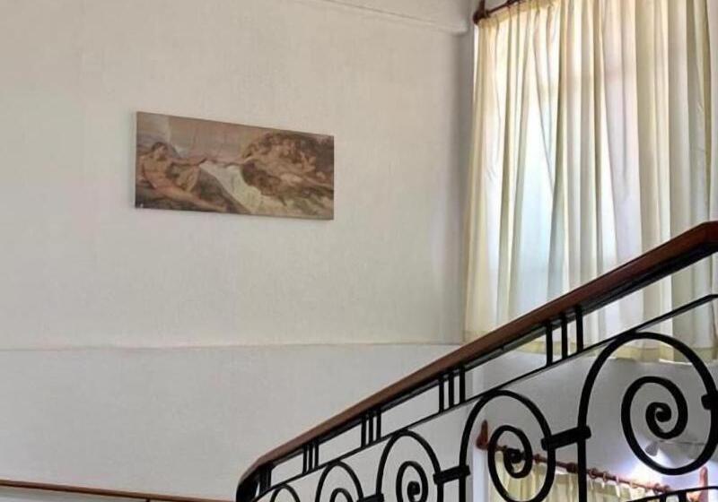 هتل Capri De Leon Mexico