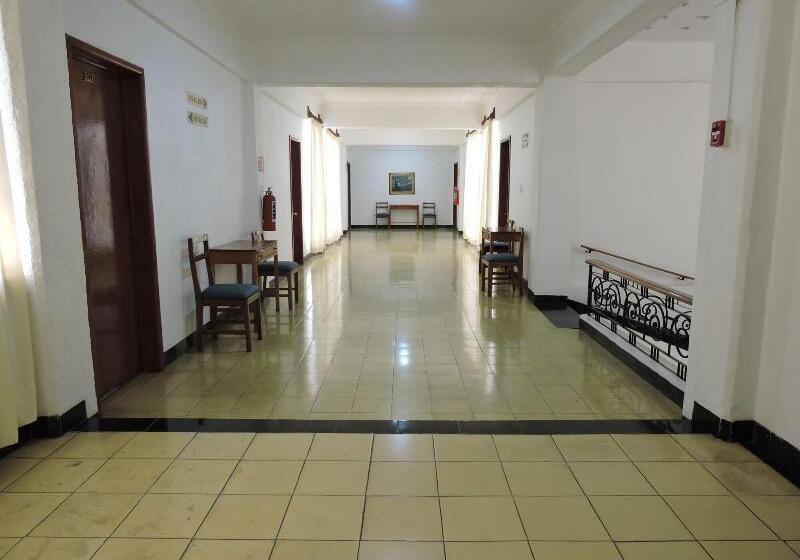 هتل Capri De Leon Mexico