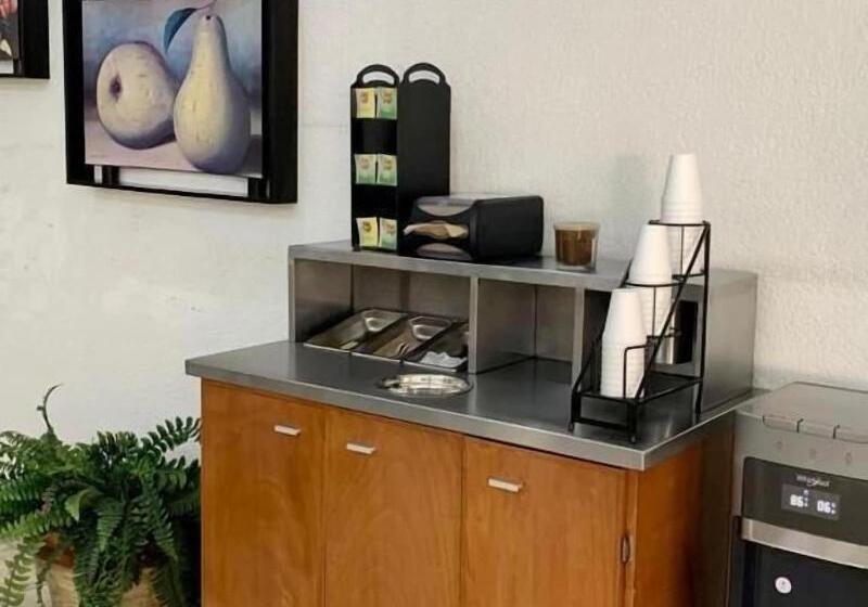 هتل Capri De Leon Mexico