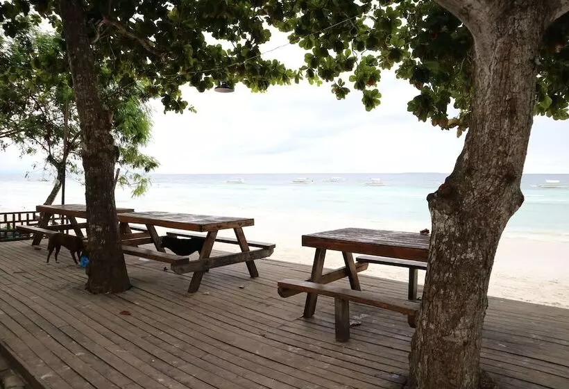 Hotelli Dubay Panglao Beachfront Resort