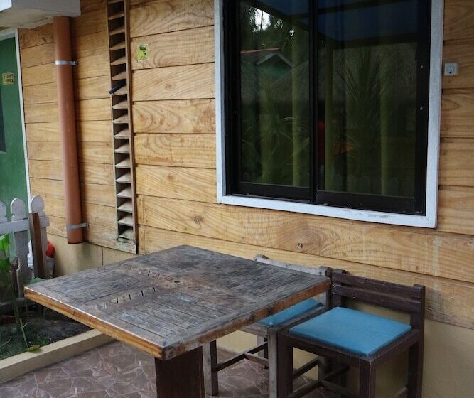 Hotelli Dubay Panglao Beachfront Resort