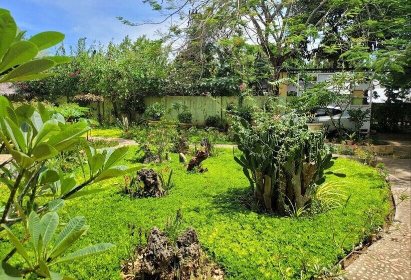 Hotelli Ls Garden Villa