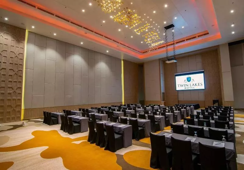 ホテル Twin Lakes