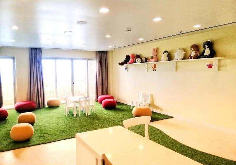 Отель Twin Lakes