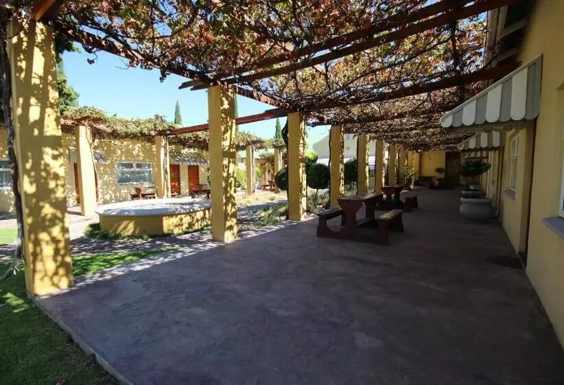 Majatalo Donkin Country House