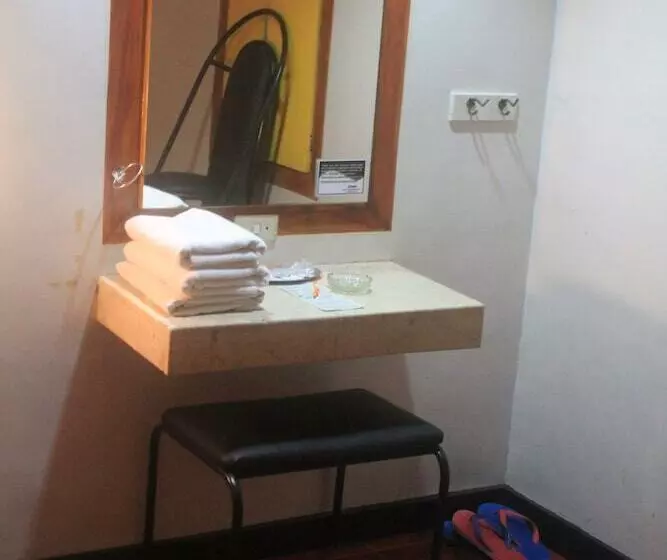Halina Drive Inn Hotel   Pasay