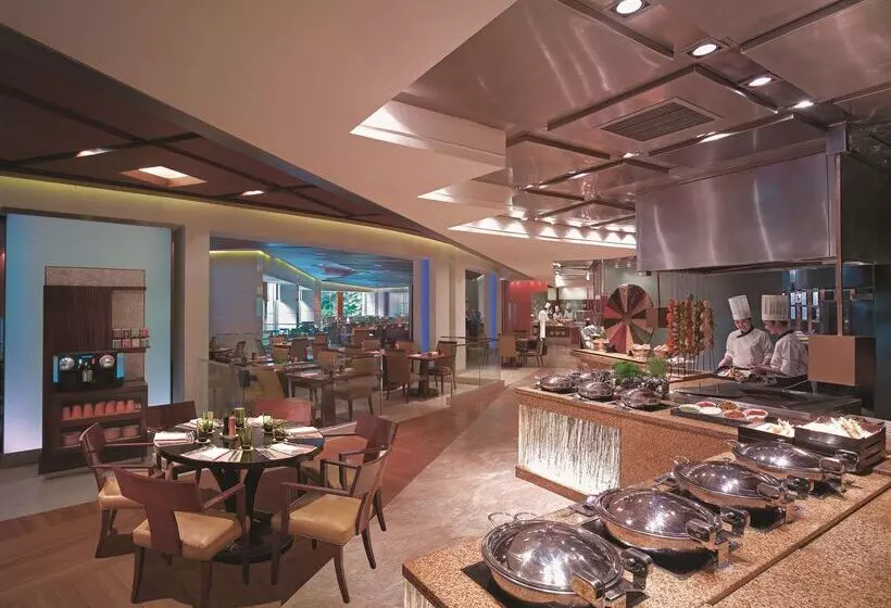 Отель Makati Shangri La, Manila