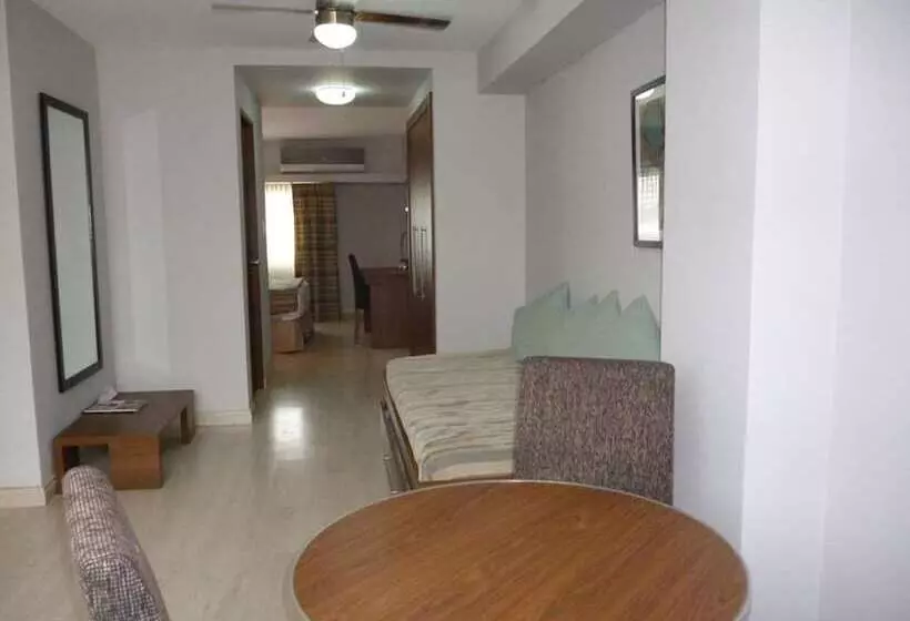 酒店 Tower House Suites