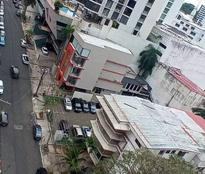 酒店 Tower House Suites