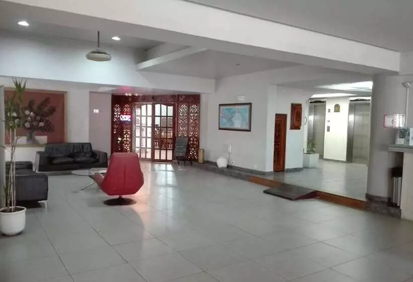 酒店 Tower House Suites