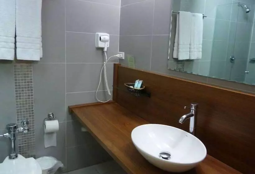 酒店 Tower House Suites