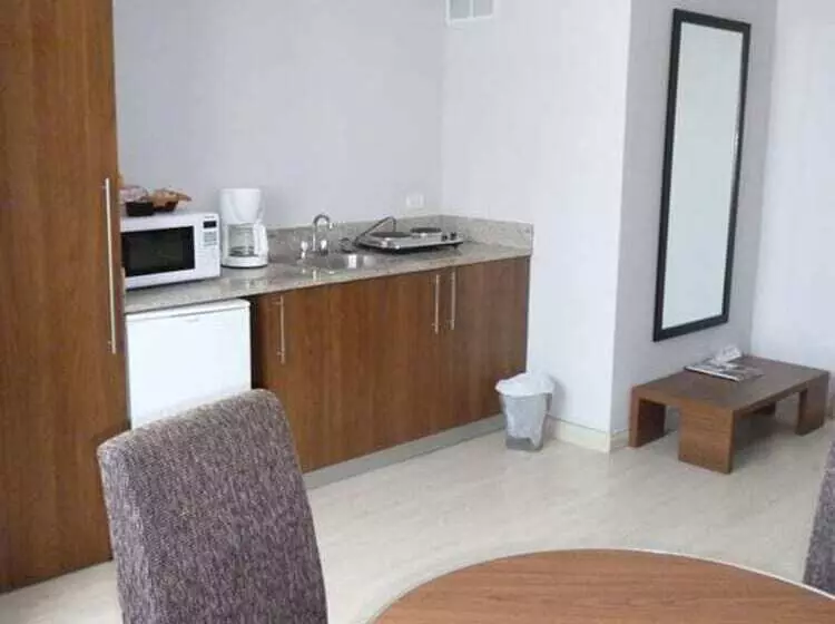 酒店 Tower House Suites