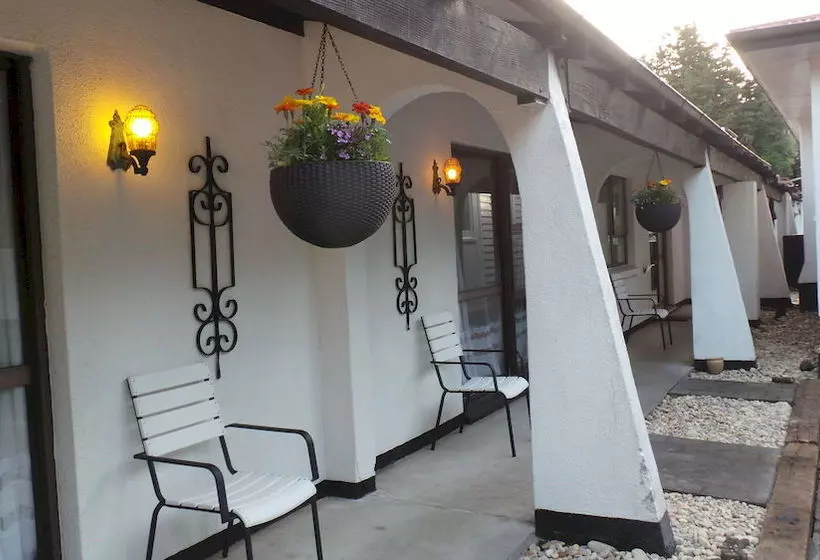 Papakura Motor Lodge & Motel