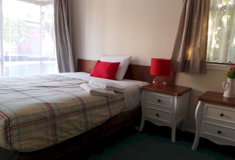 Papakura Motor Lodge & Motel