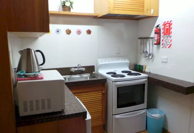 Papakura Motor Lodge & Motel