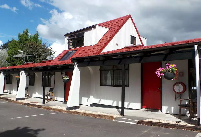 Papakura Motor Lodge & Motel