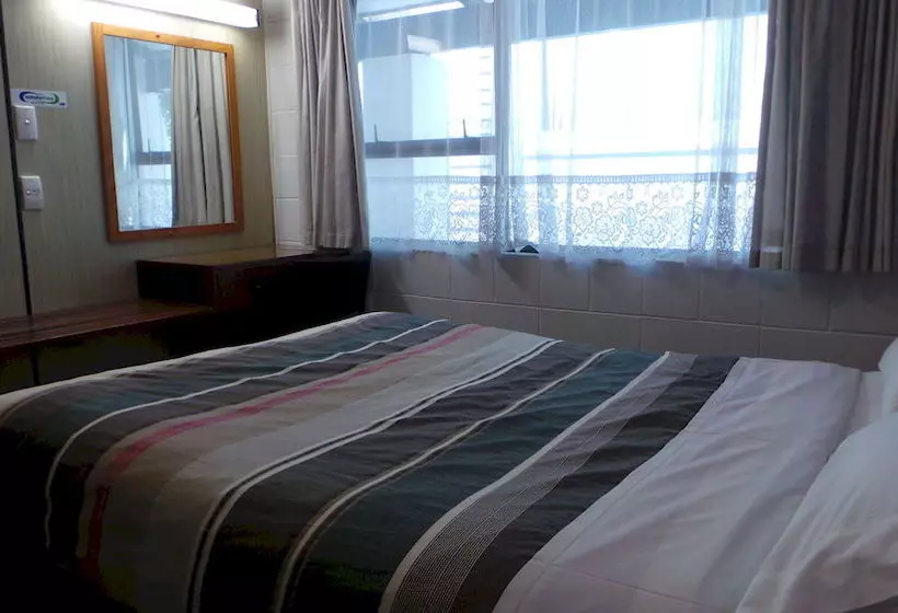 Papakura Motor Lodge & Motel