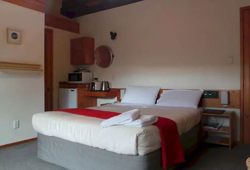 Papakura Motor Lodge & Motel