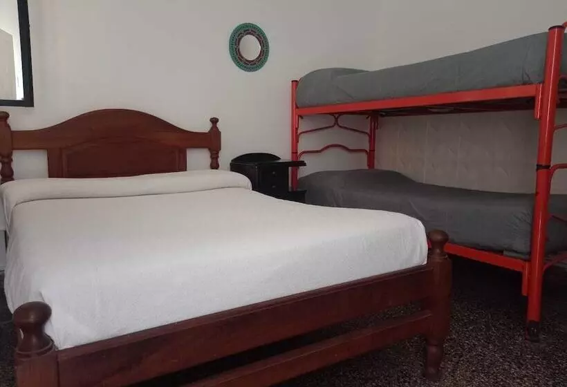 تختخواب و صبحانه Hostal La Pachamama
