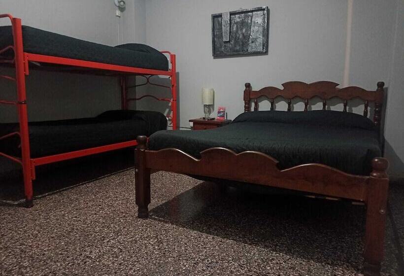 تختخواب و صبحانه Hostal La Pachamama