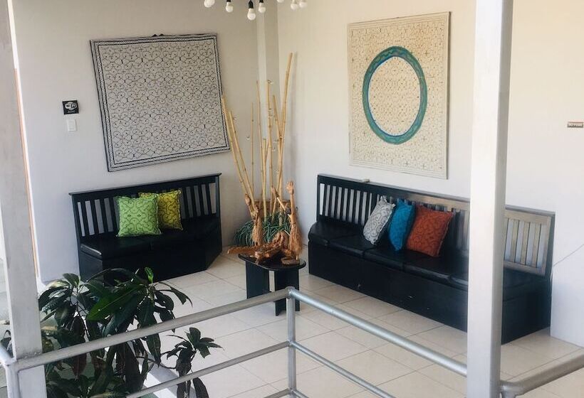 هتل La Casona Inn