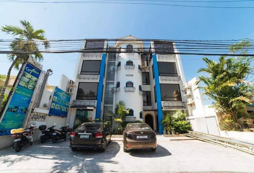 ホテル Reddoorz Plus @ Aguirre Avenue Bf Homes