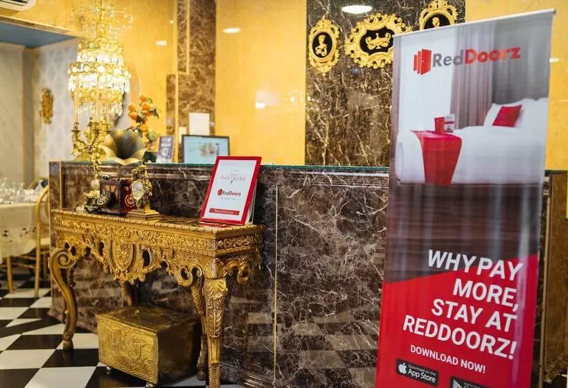 ホテル Reddoorz Plus @ Aguirre Avenue Bf Homes