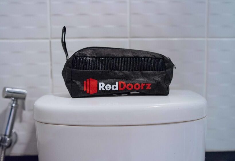 فندق Reddoorz Plus @ Aguirre Avenue Bf Homes