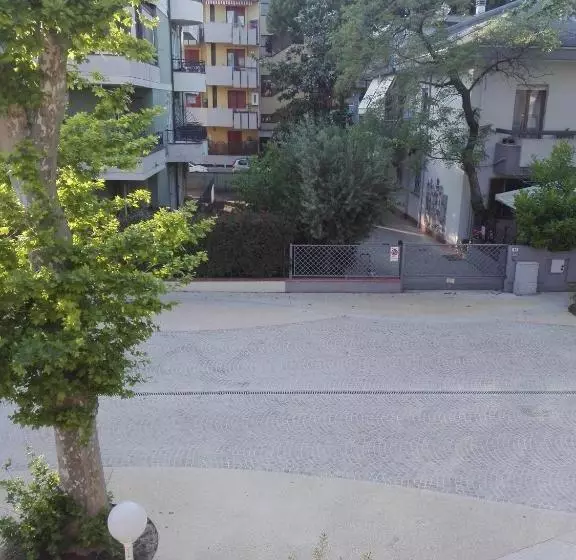 پانسیون Villa Lorena