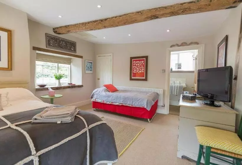 Aamiaismajoitus (B&B) Church End Cottage