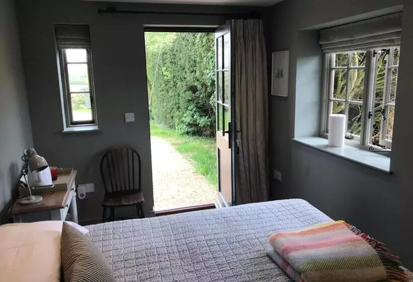 Aamiaismajoitus (B&B) Church End Cottage