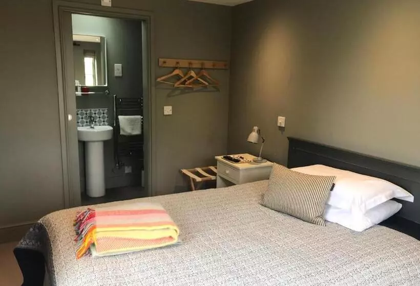 Aamiaismajoitus (B&B) Church End Cottage