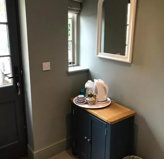 Aamiaismajoitus (B&B) Church End Cottage