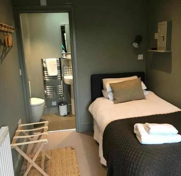 Aamiaismajoitus (B&B) Church End Cottage