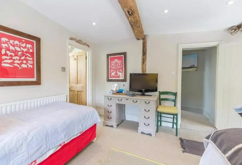 Aamiaismajoitus (B&B) Church End Cottage