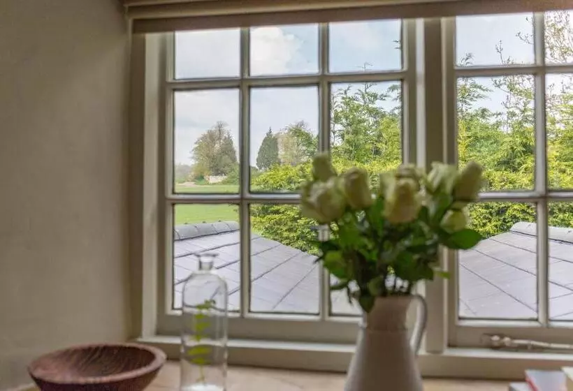 Aamiaismajoitus (B&B) Church End Cottage