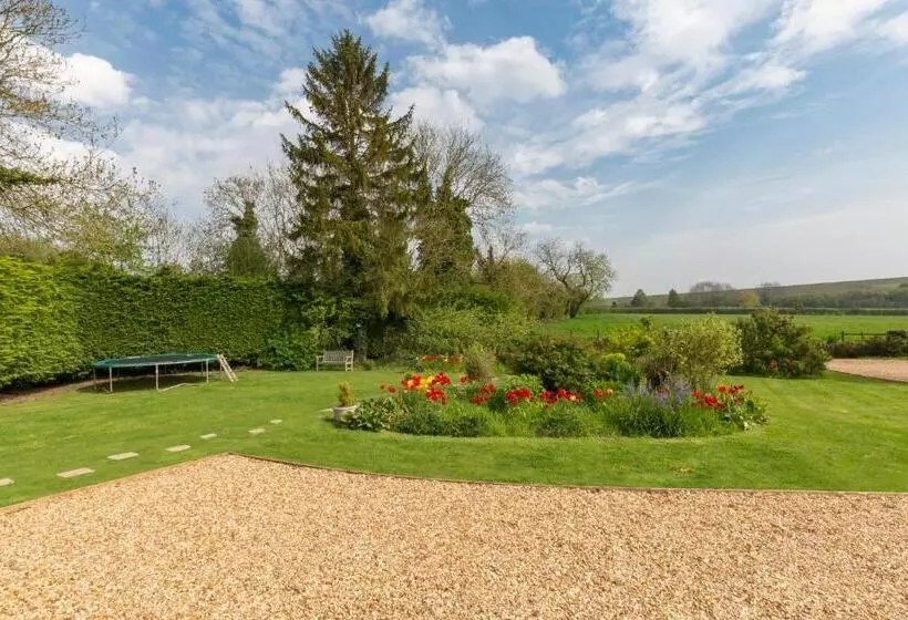 Aamiaismajoitus (B&B) Church End Cottage