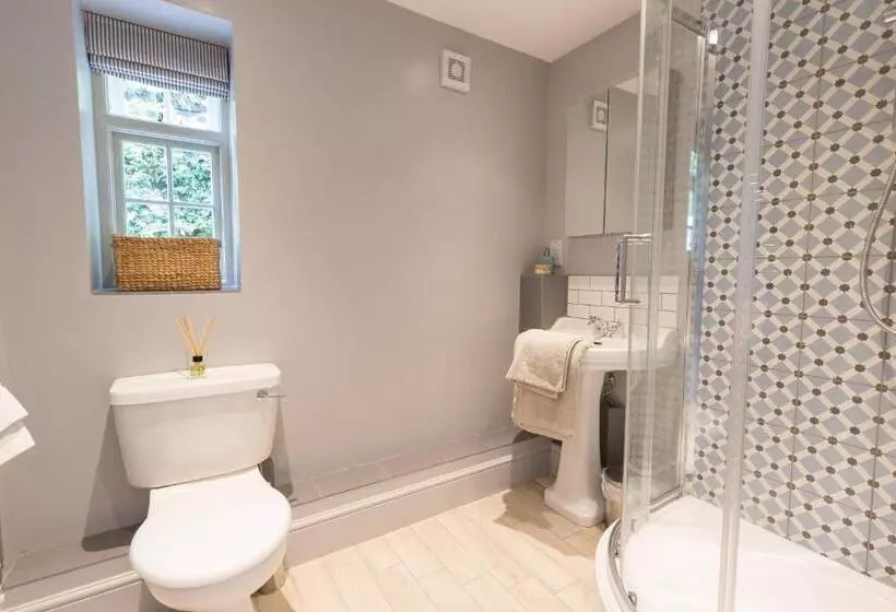 Aamiaismajoitus (B&B) Church End Cottage