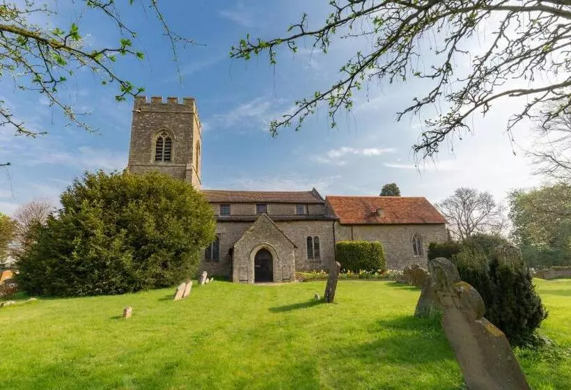 Aamiaismajoitus (B&B) Church End Cottage