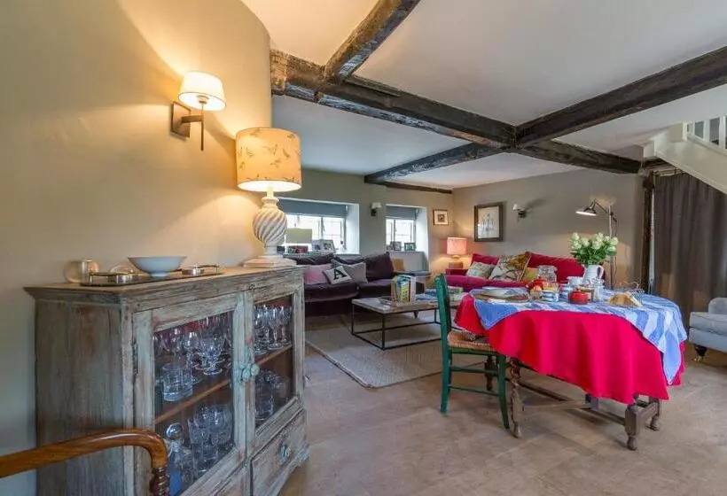 Aamiaismajoitus (B&B) Church End Cottage